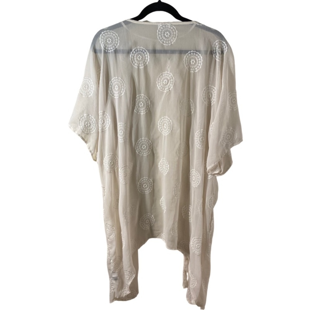 Knox Rose sheer cream kimono. Size S/M. Cute flower pattern. Off-white. - Picture 3 of 16